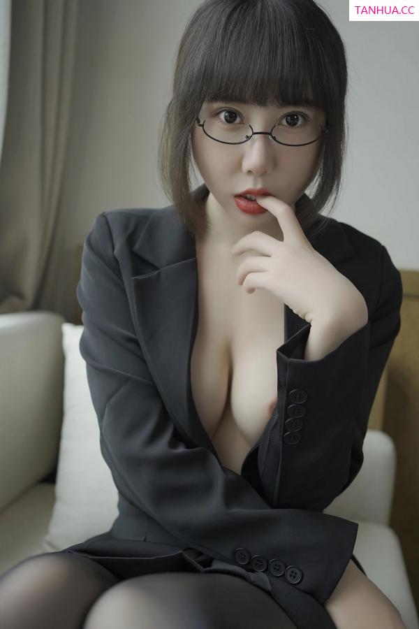   [XiuRen]高清写真图 2023.04.25 No.6629 夏馨瑶 新人黑丝第40张图片
